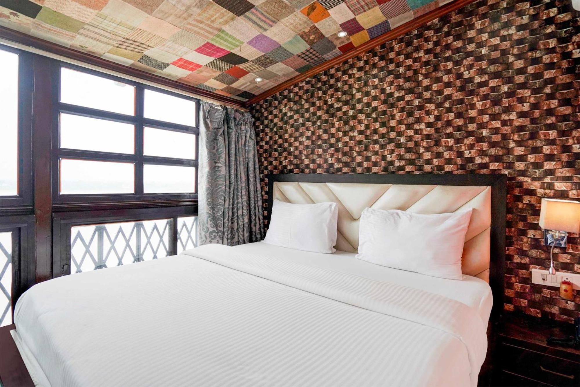 Townhouse Heritage Scindia Ghat Hotel