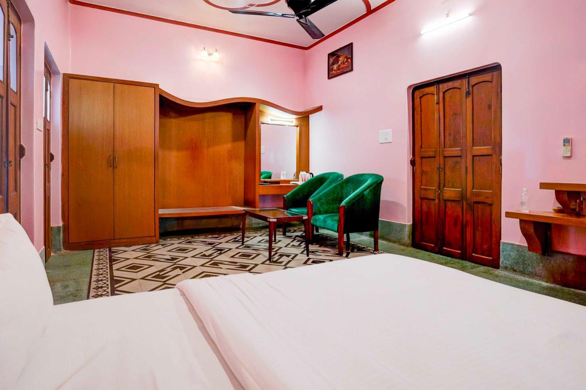 Townhouse Heritage Scindia Ghat Hotel