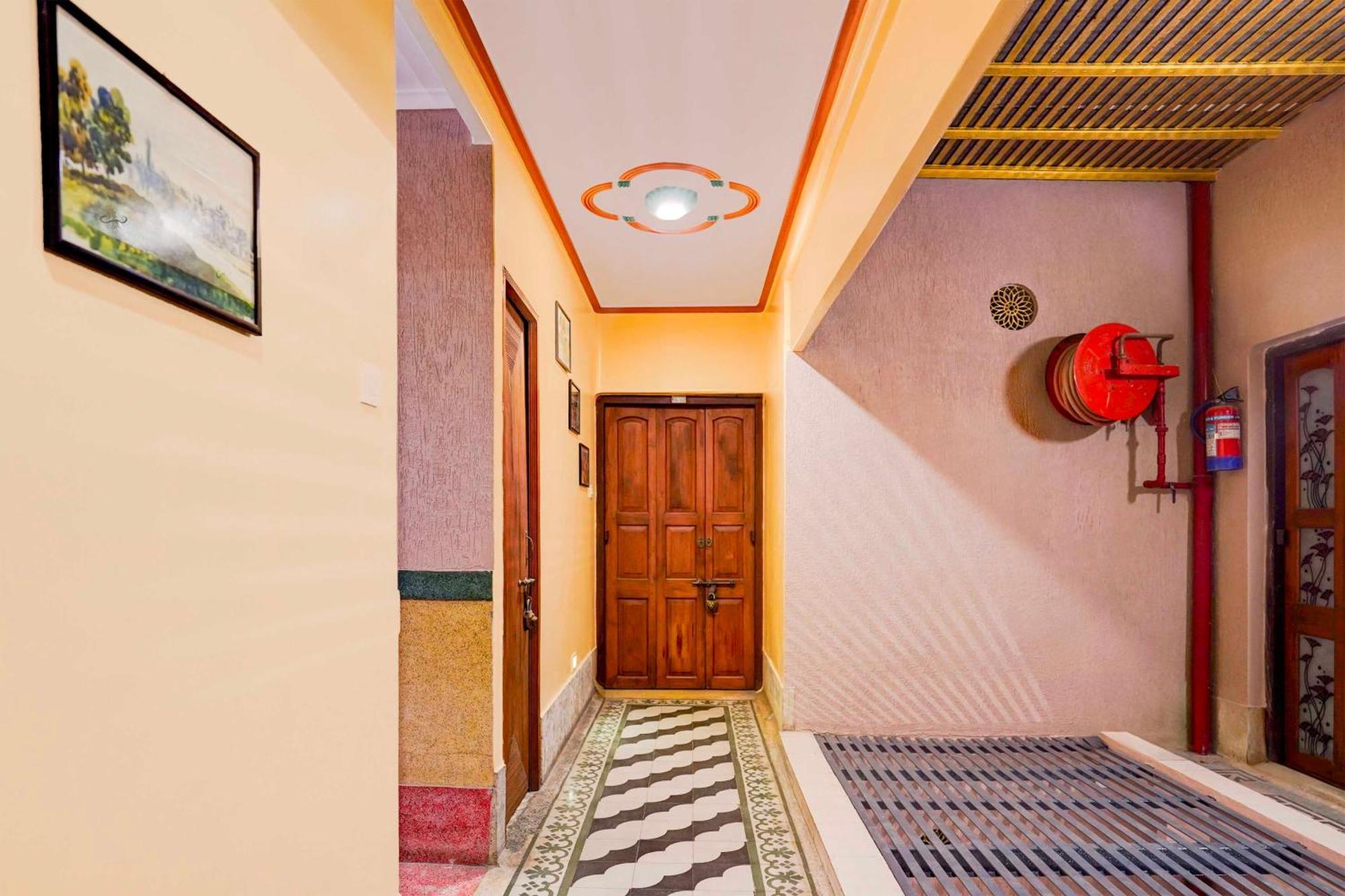 Townhouse Heritage Scindia Ghat Hotel